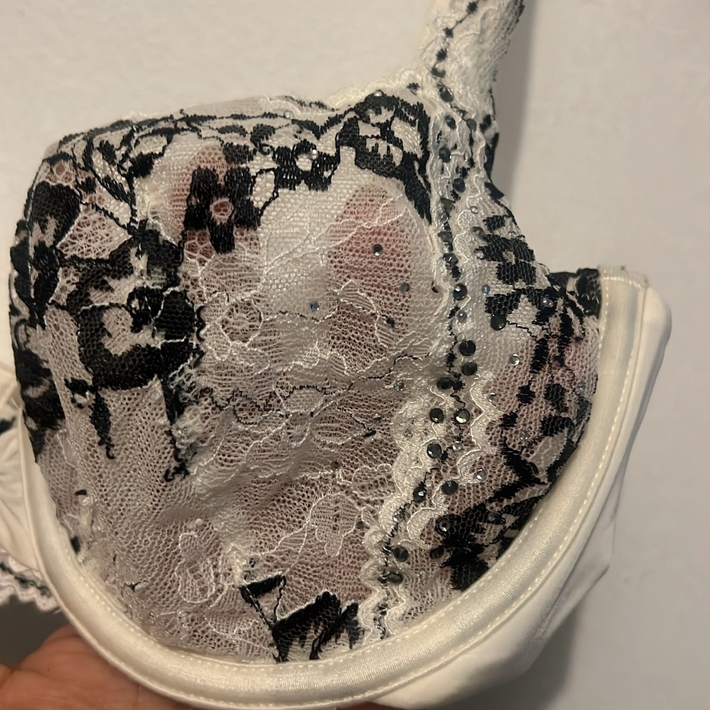 32D Victoria's Secret Designer Bling  Unlined beige black  
Demi Bra